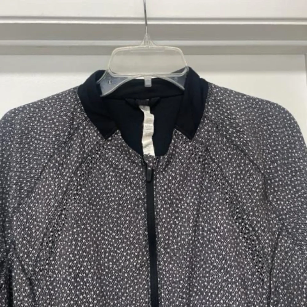 LULULEMON Hit It Jacket Frozen Fizz Black White EUC - Picture 7 of 14